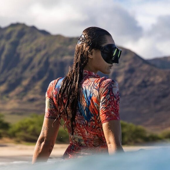 Pitaya Philadelphia Short Sleeve Swimsuit - Picture 4 of 13